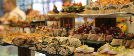 Pintxos dans le marché de la Ribera à Bilbao