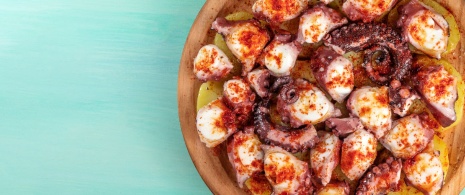 ‘Pulpo a feira’ (polvo à moda galega)