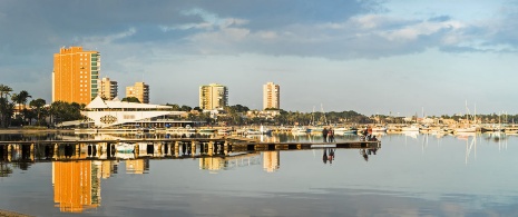 Club nautique et port de Santiago de la Ribera