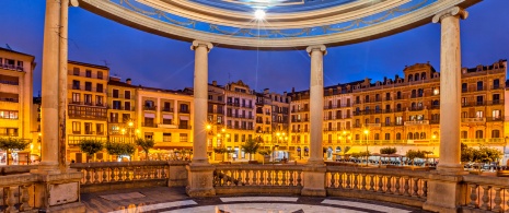 Veduta dal palchetto della musica di Plaza del Castillo a Pamplona, in Navarra