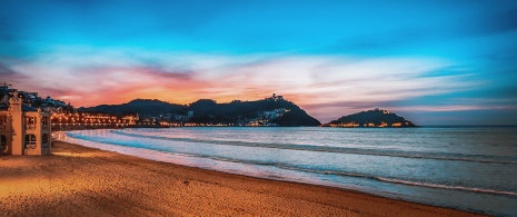 Plaża La Concha w Donostia-San Sebastián (Gipuzkoa, Kraj Basków)