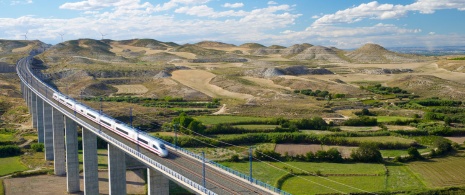 サラゴサ県を通過する高速鉄道AVE