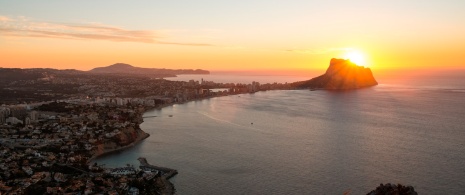 Amanhecer no Peñón de Ifach, em Calpe, Alicante