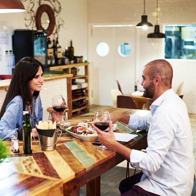 Couple in a restaurant in Mérida