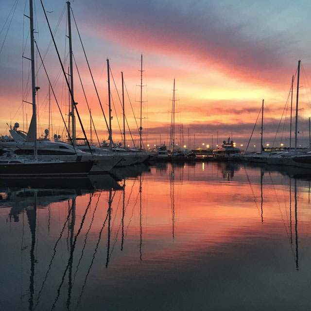 Tramonto sul porto turistico di Palma