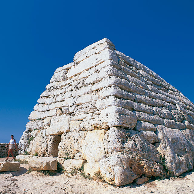 Naveta dels tudons, Ciudadela, Minorque 