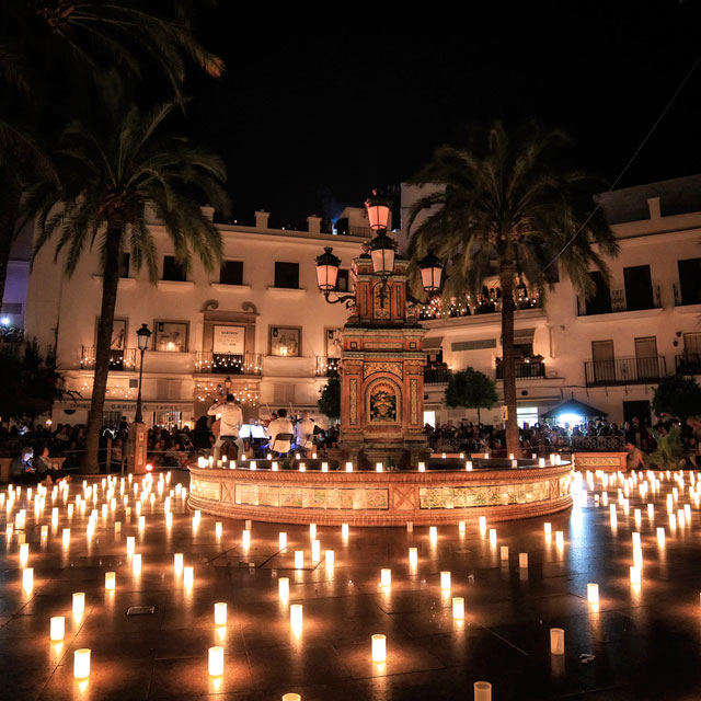 Kerzenbeleuchteter Platz, Vejer de la Frontera