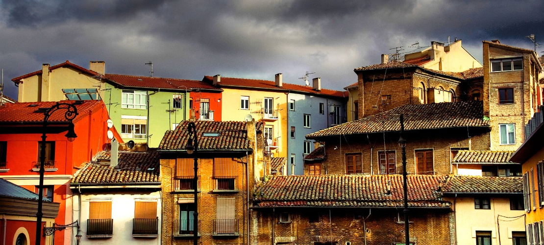 Telhados das casas em Pamplona