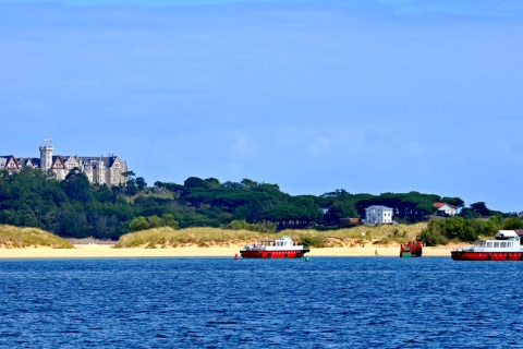 Vedute di Santander e del Palazzo della Magdalena dalla spiaggia di El Puntal