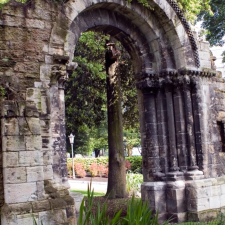 Arco Románico en el Parque de San Francisco. Oviedo