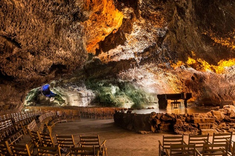 Auditorio en la Cueva de los Verdes