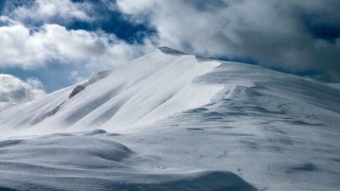 Veduta innevata del paesaggio protetto di San Juan de la Peña