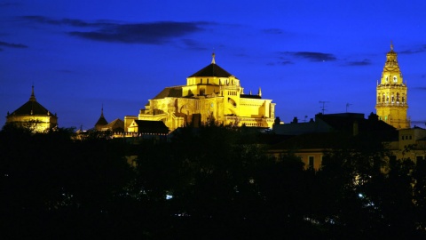 Vista noturna da Mesquita-Catedral de Córdoba