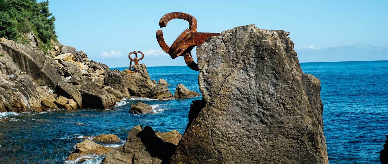 Kunstwerk des Bildhauers Eduardo Chillida