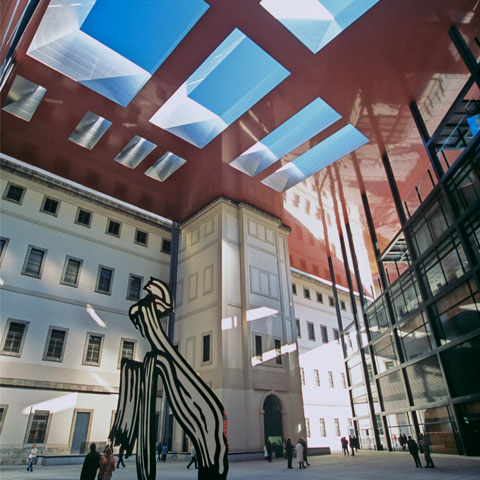 Dziedziniec wewnętrzny Muzeum Narodowego Centrum Sztuki im. Królowej Zofii, Madryt