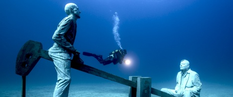 Das Werk „Deregulated“ von Jason deCaires Taylor im Atlantikmuseum, Lanzarote