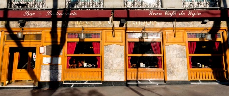 Façade du Café Gijón, Madrid