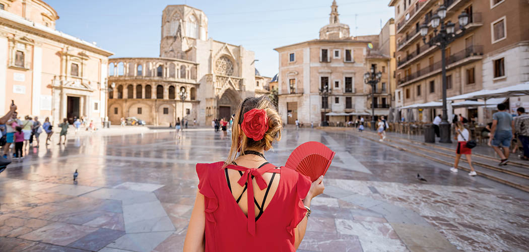 Tourist in the Plaza de la Virgen in Valencia