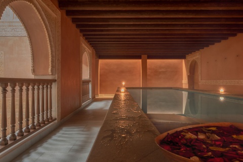 Interior de baños árabes Hammam Al Ándalus Málaga