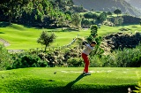 Joueur sur le terrain de golf de La Zagaleta à Malaga, Andalousie