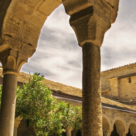 Kreuzgang der Kathedrale San Vicente in Roda de Isábena, Huesca (Aragonien)
