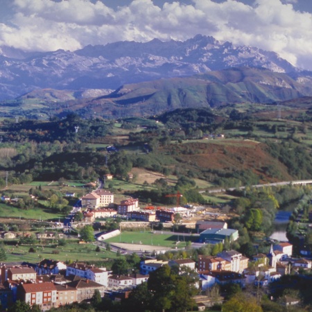 Imagem panorâmica de Arriondas (Astúrias)