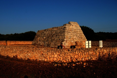 Naveta des Tudons, Ciutadella, Menorca, Islas Baleares