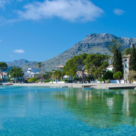 Vista del puerto de Pollença.