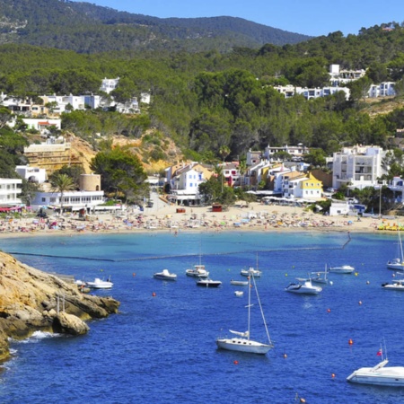Vista de Sant Josep de sa Talaia, en la isla de Ibiza (Islas Baleares)