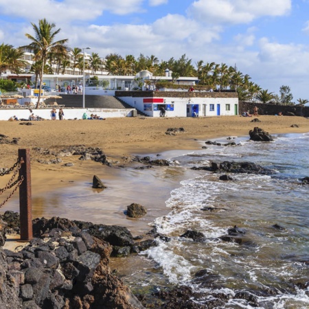 Strand in Puerto del Carmen auf Lanzarote (Kanarische Inseln)