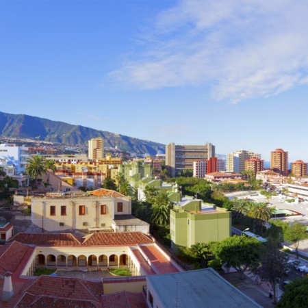 Panoramablick auf Puerto de la Cruz auf Teneriffa (Kanarische Inseln)