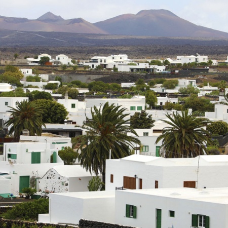 Panoramablick auf Yaiza auf Lanzarote (Kanarische Inseln)