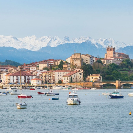 Vista de San Vicente de la Barquera, en Cantabria