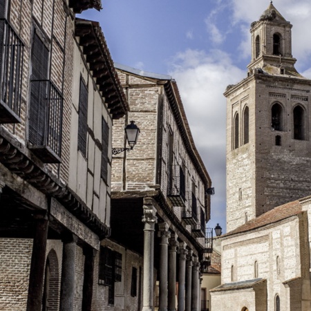 Plaza Mayor und Kirche Santa María in Arévalo (Ávila, Kastilien-León)