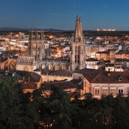 Burgos mit der Kathedrale im Vordergrund