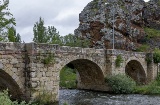 Pont de pierre sur le Pisuerga à Cervera de Pisuerga (province de Palencia, Castille-León)