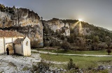 Pustelnia San Bartolomé i krajobraz w kanionie rzeki Lobos. Soria