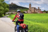 Pellegrino in bicicletta all’altezza di Castrojeriz. Burgos