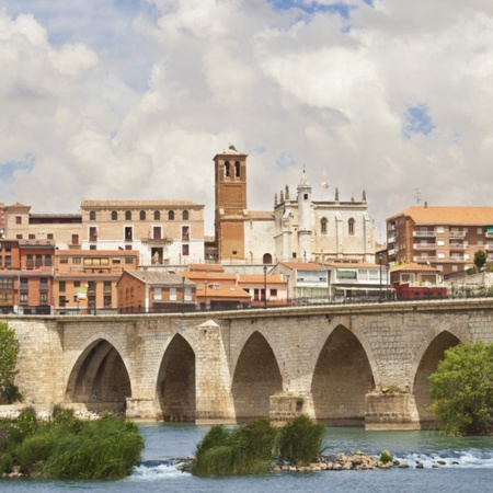 Panoramablick auf Tordesillas, Valladolid (Kastilien-León)