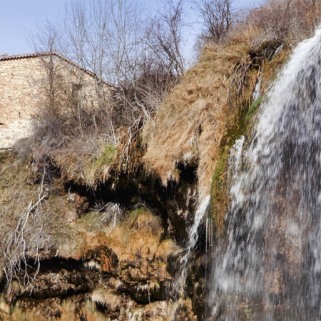 Cascata do moinho de La Chorrera, em Tragacete (Cuenca, Castilla-La Mancha)