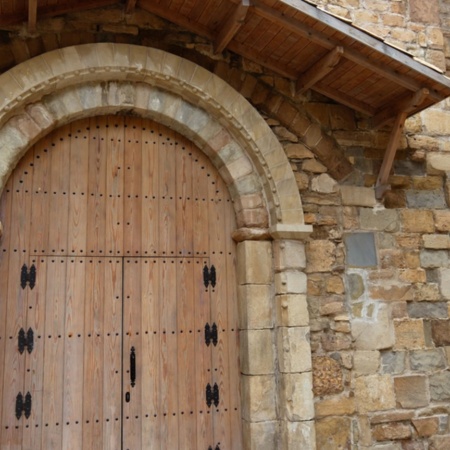 Blick auf die Kirche in Tremp, Katalonien