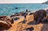 Ausflügler in Platja d'Aro. Costa Brava, Girona