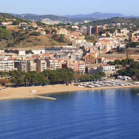 Vista de Sant Feliu de Guíxols, en Girona (Cataluña)
