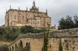 Pont de pierre et cathédrale Santa María de la Asunción à Coria (province de Cáceres, Estrémadure)