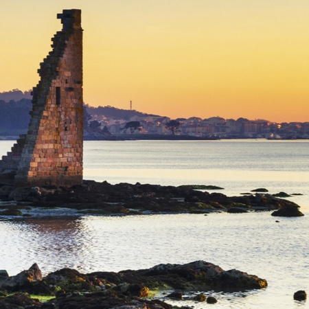 Ruinen des Turms von San Sadurniño in Cambados (Pontevedra, Galicien)