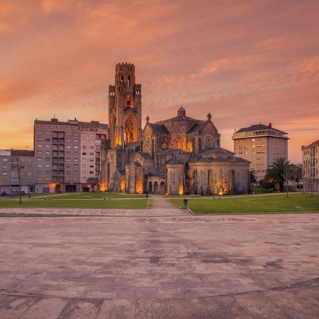 Kirche des Wahren Kreuzes über Carballiño in Ourense (Galicien)