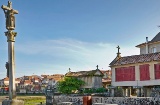 Raised granary and stone cross in Combarro. Pontevedra