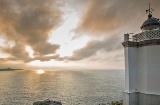 Vista del Cantábrico desde la Costa de Dexo con la Torre de Hércules en el horizonte. Coruña