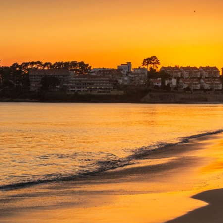 Panoramablick auf Sanxenxo (Pontevedra, Galicien)