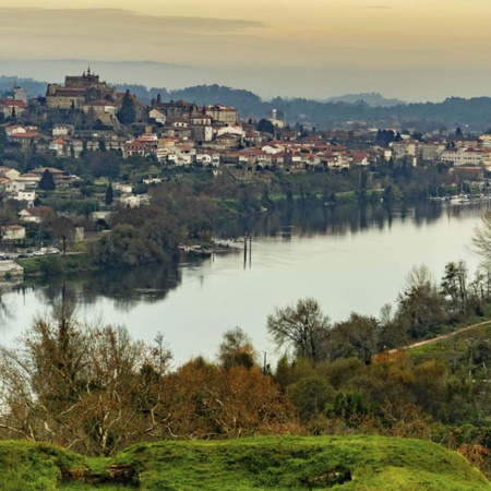 "Panoramablick auf Tui (Pontevedra, Galicien) "